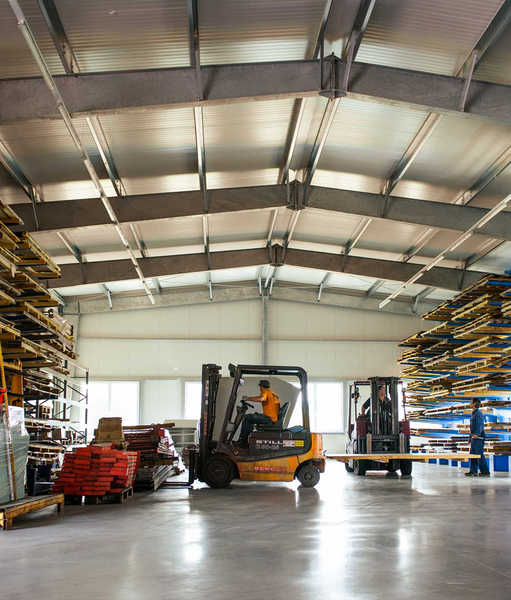 Stahlbau & Montage für Lagerhalle
